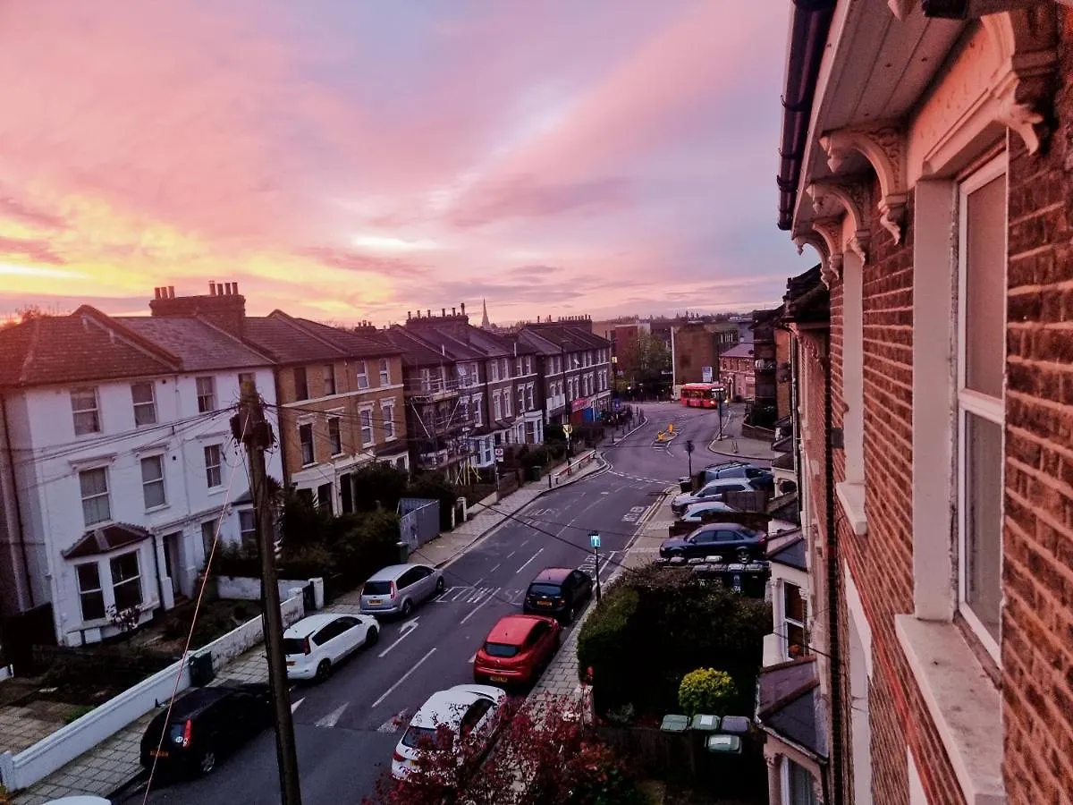 Stylish-Brockley-Entire Place Apartment London