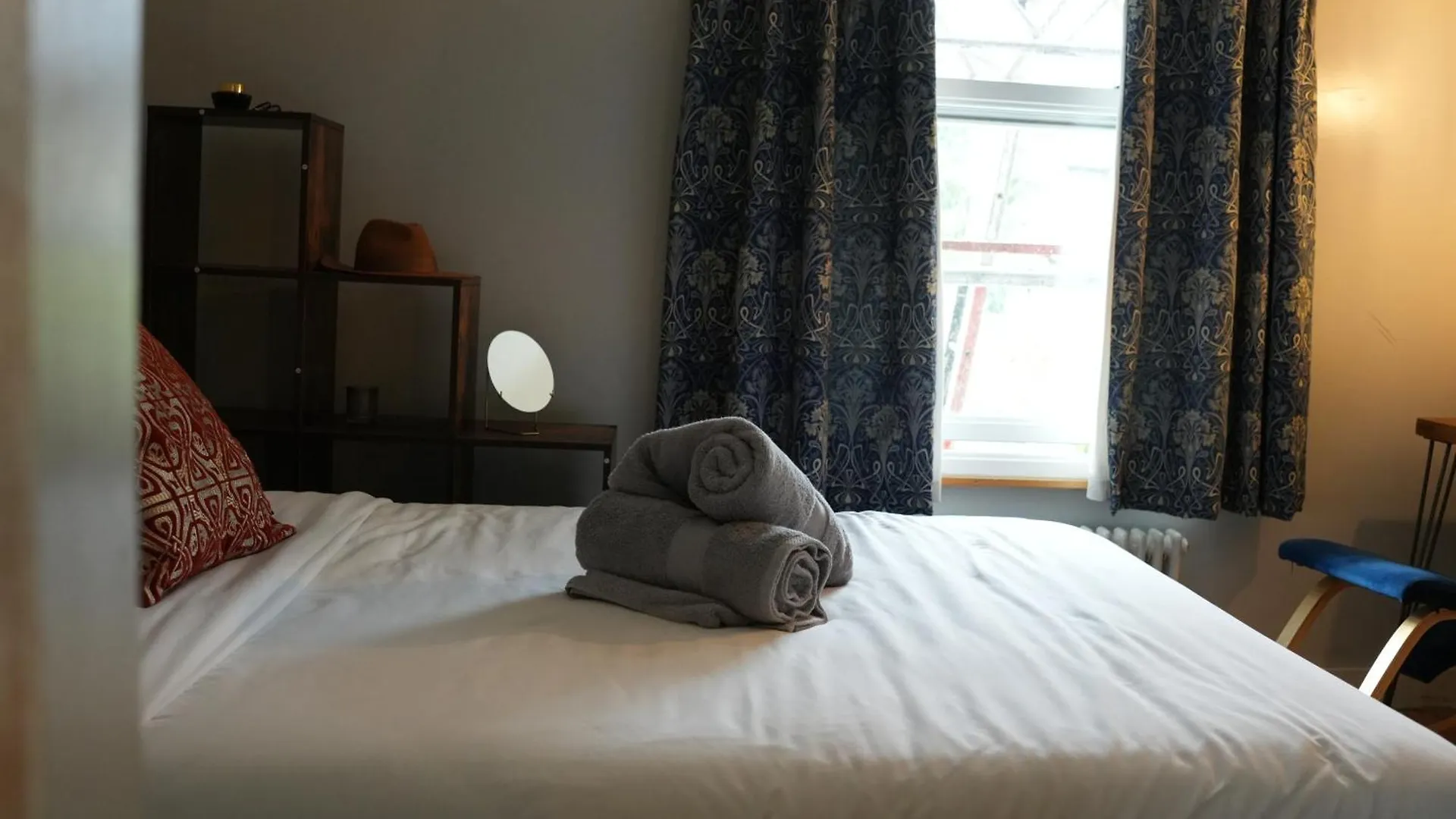 Stylish-Brockley-Entire Place Apartment London